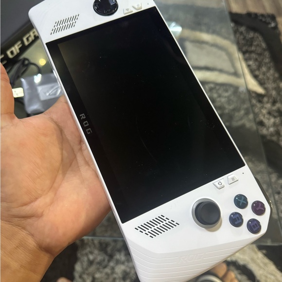 ASUS rog ally z1 extreme brand new condition all games are playing - Picture 4 of 11